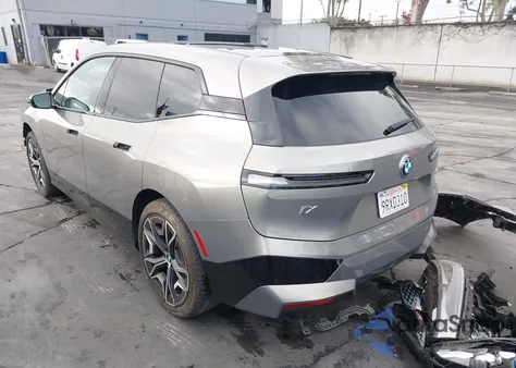 2024 BMW Ix xDrive50 z USA, uszkodzony, nr VIN WB523CF08RCP61875